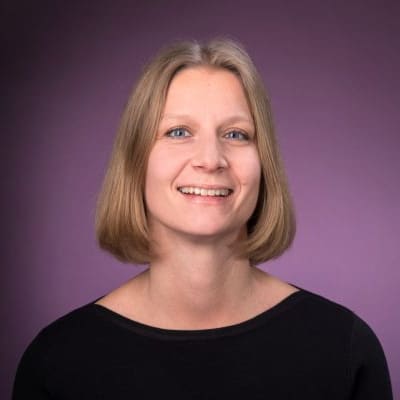 Das Bild zeigt Sekretariat, staatl. gepr. Übersetzerin, Fremdsprachen&shy;korrespondentin (IHK) Julia Ennenbach